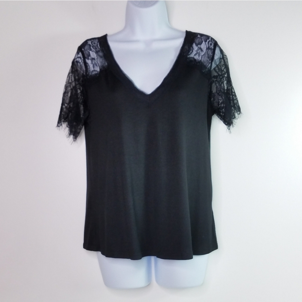 Black Lace Short Sleeve V-neck Tee - Picture 5 of 8